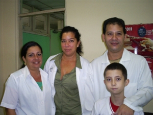Agradecimiento de una madre por adnegación de médicos cubanos.